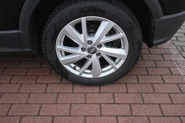 Audi Q2 view 11