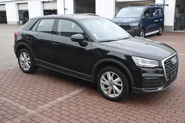 Audi Q2 view 4
