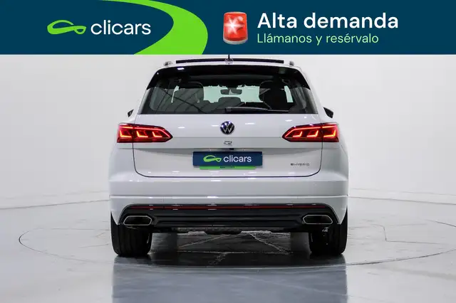 Volkswagen Touareg view 4