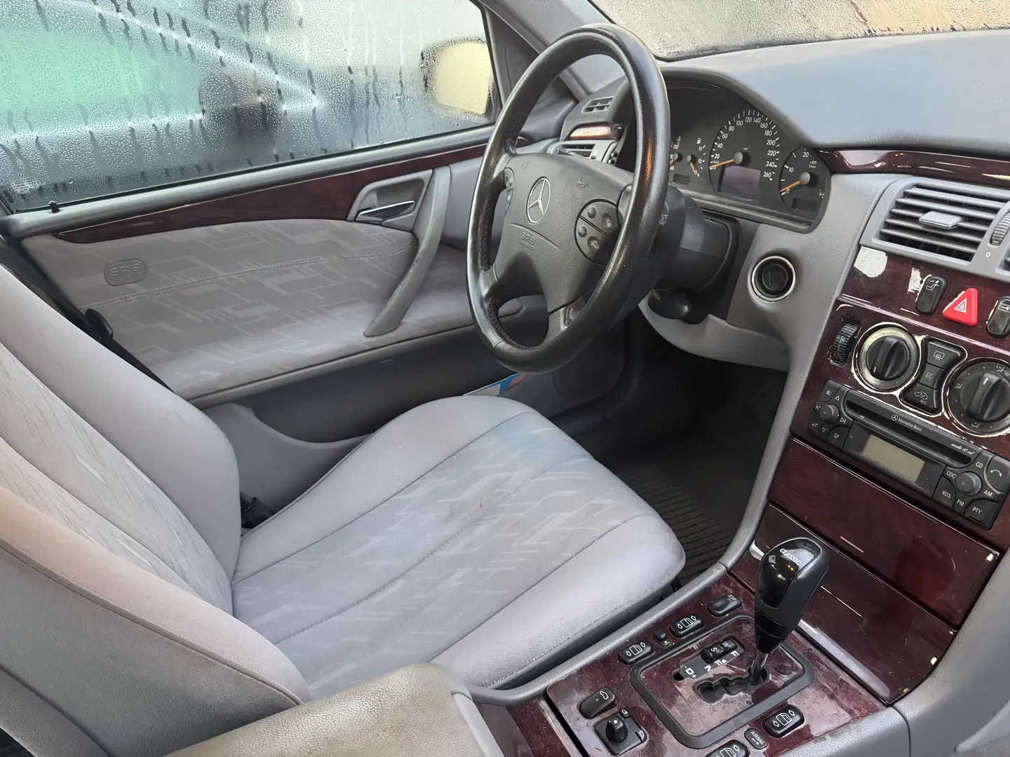 Mercedes-Benz E 200 Blauw - 2