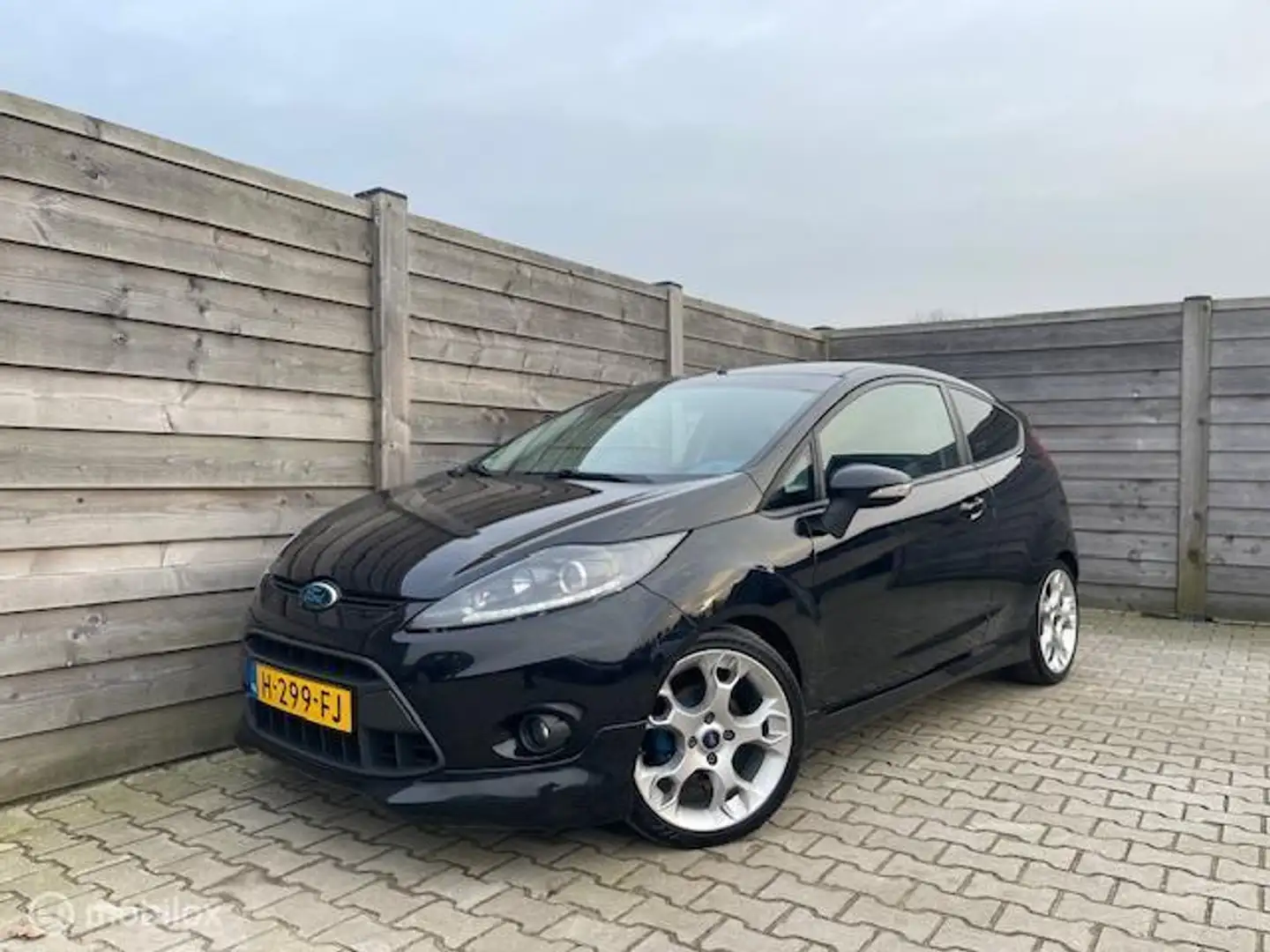 Ford Fiesta 1.6 Sport ST CruisC-Airco-LM Velgen Schwarz - 1