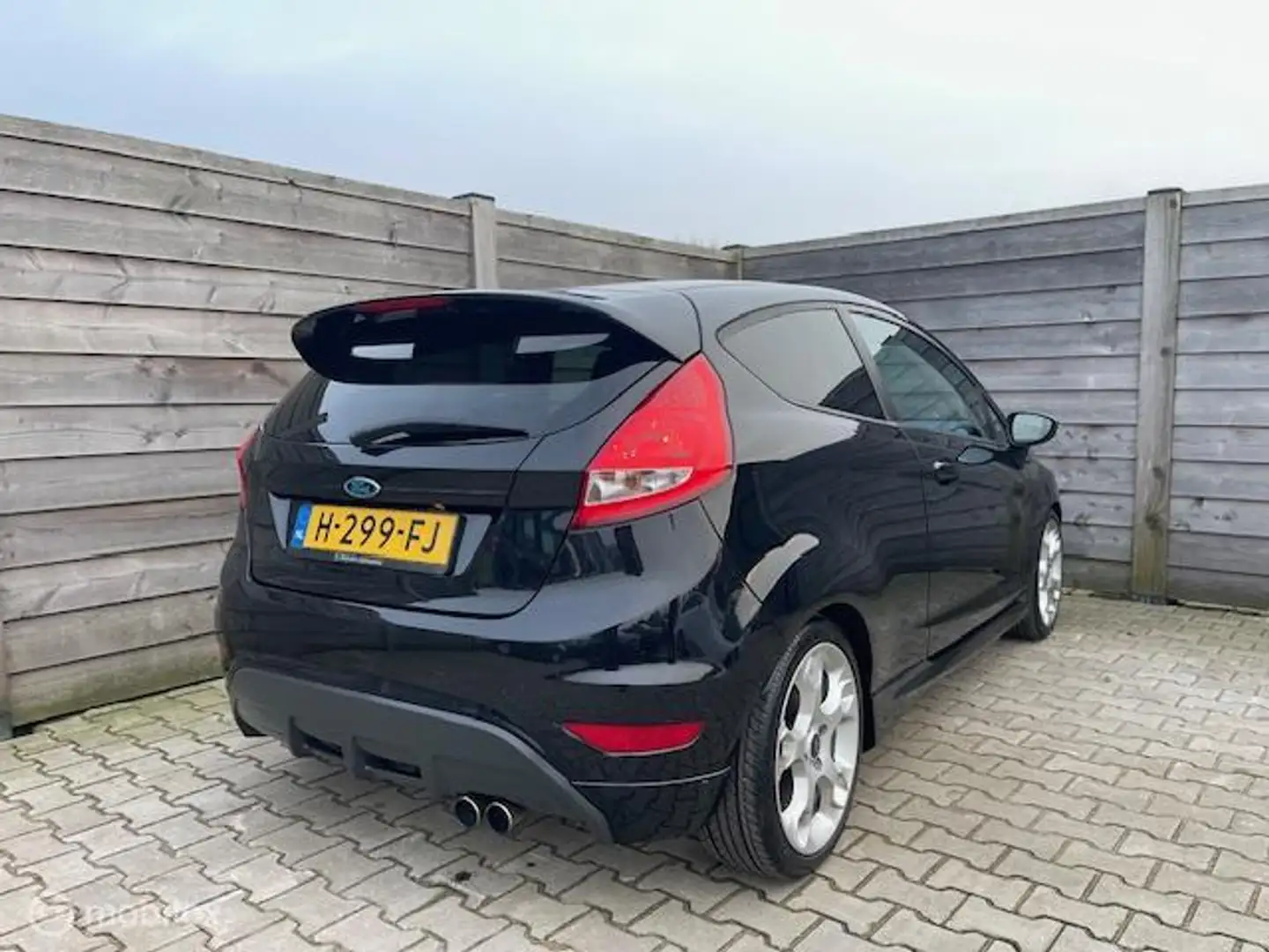 Ford Fiesta 1.6 Sport ST CruisC-Airco-LM Velgen Schwarz - 2