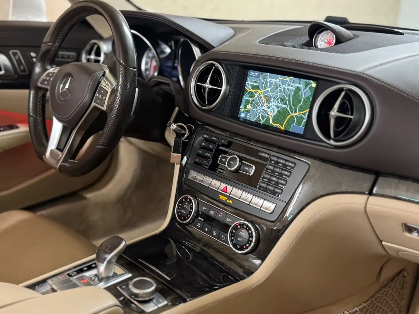 Mercedes-Benz SL 400 AMG PANO H&K KEYLS KAM LED MEMO EXCLUSIVE Weiß - 2