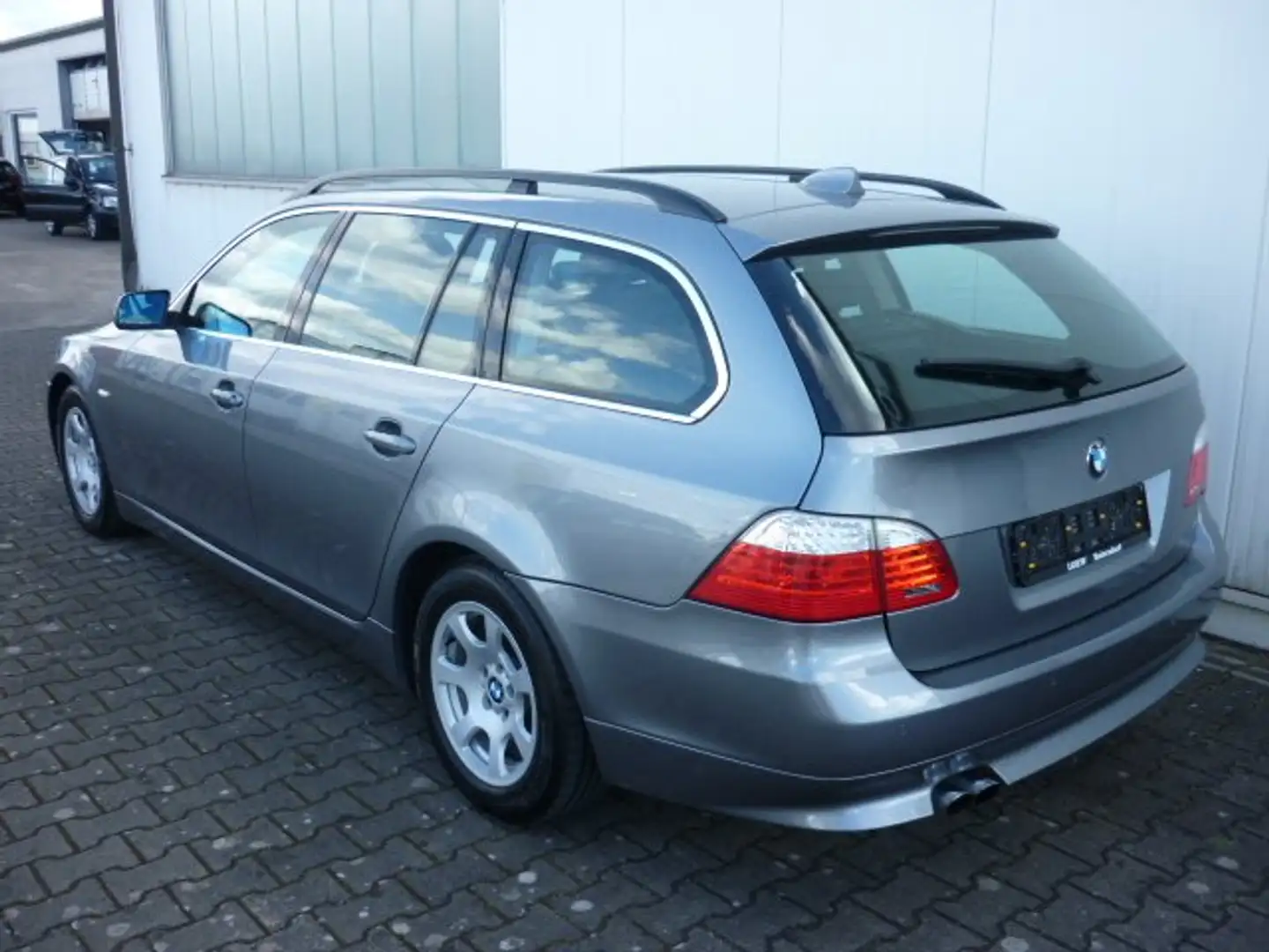 BMW 525 iA touring Exclusiv, Klima Leder Navi, AHK Xenon siva - 2