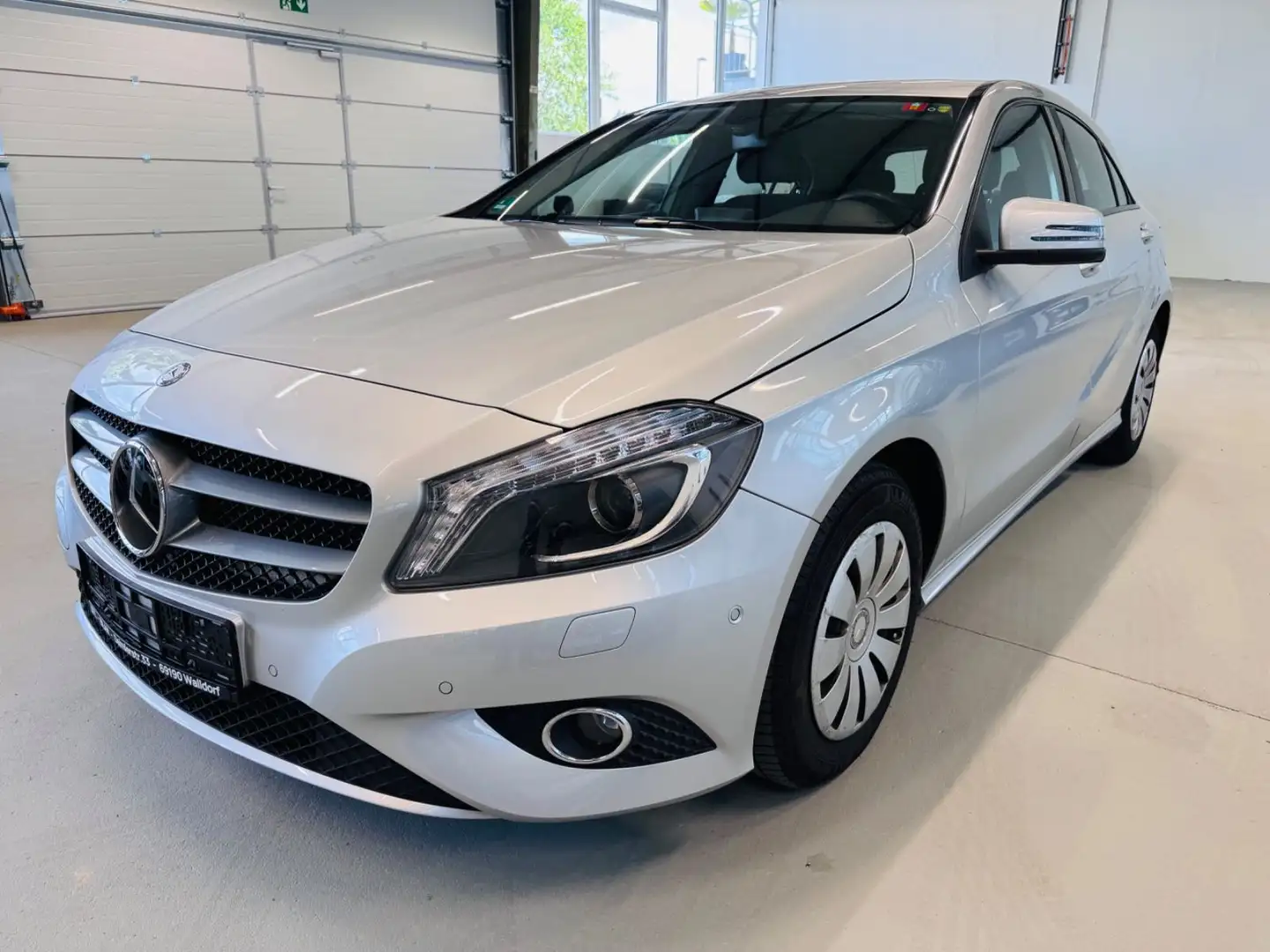 Mercedes-Benz A 180 Bi-Xenon Autom SHZ PDC Kamera 1.Hand Argent - 1