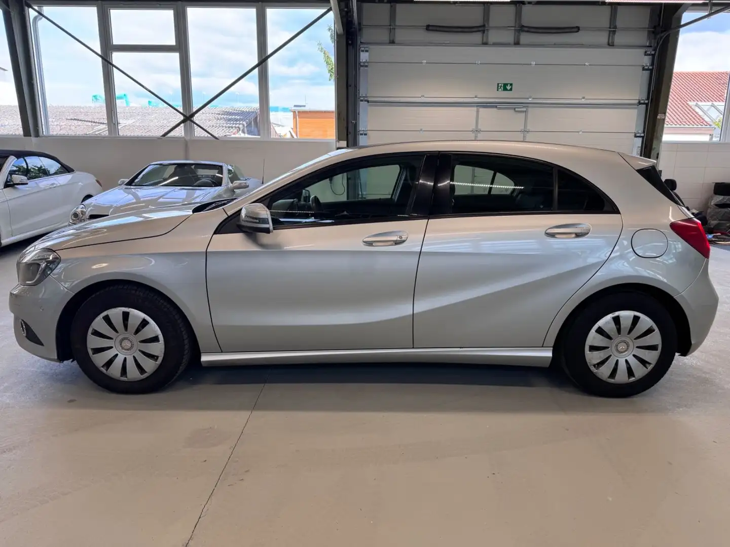 Mercedes-Benz A 180 Bi-Xenon Autom SHZ PDC Kamera 1.Hand Silber - 2