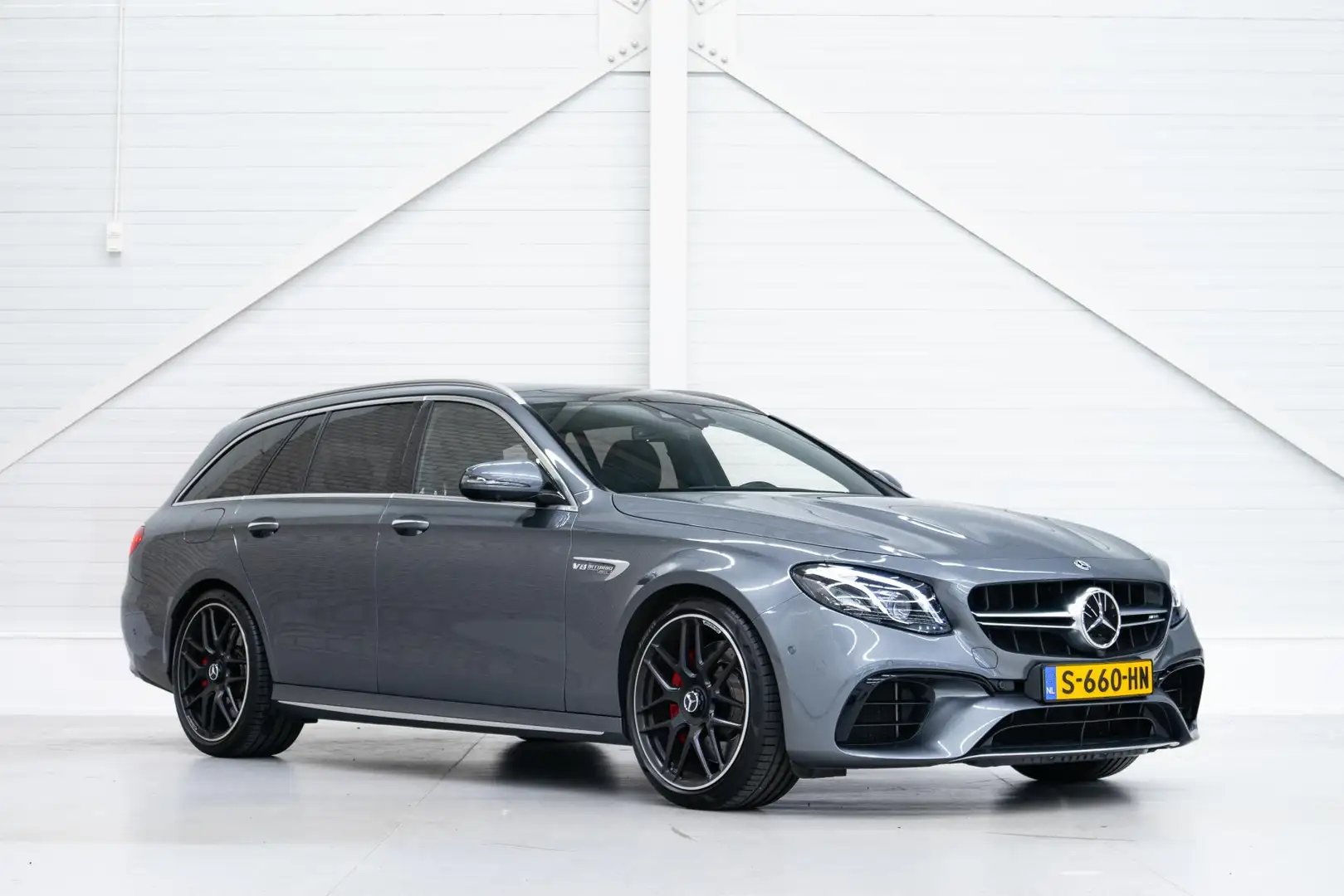 Mercedes-Benz E 63 AMG Estate S 4MATIC+ Grijs - 1