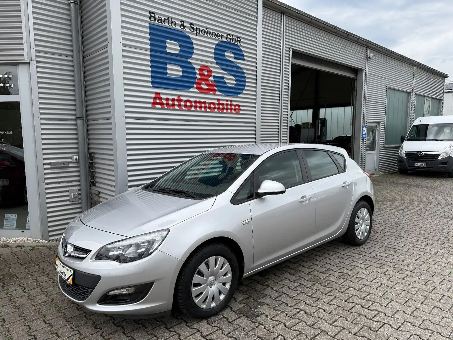 Opel Astra J Lim. 5-trg. Selection Silber - 1