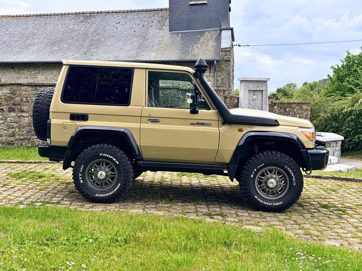 Toyota Land Cruiser Prado GRJ71 Beige - 2