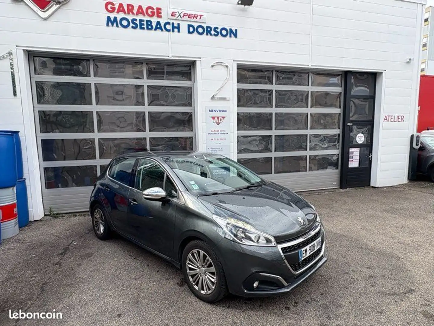 Peugeot 208 allure 1.2 110 cv 05-2017 Gris - 1