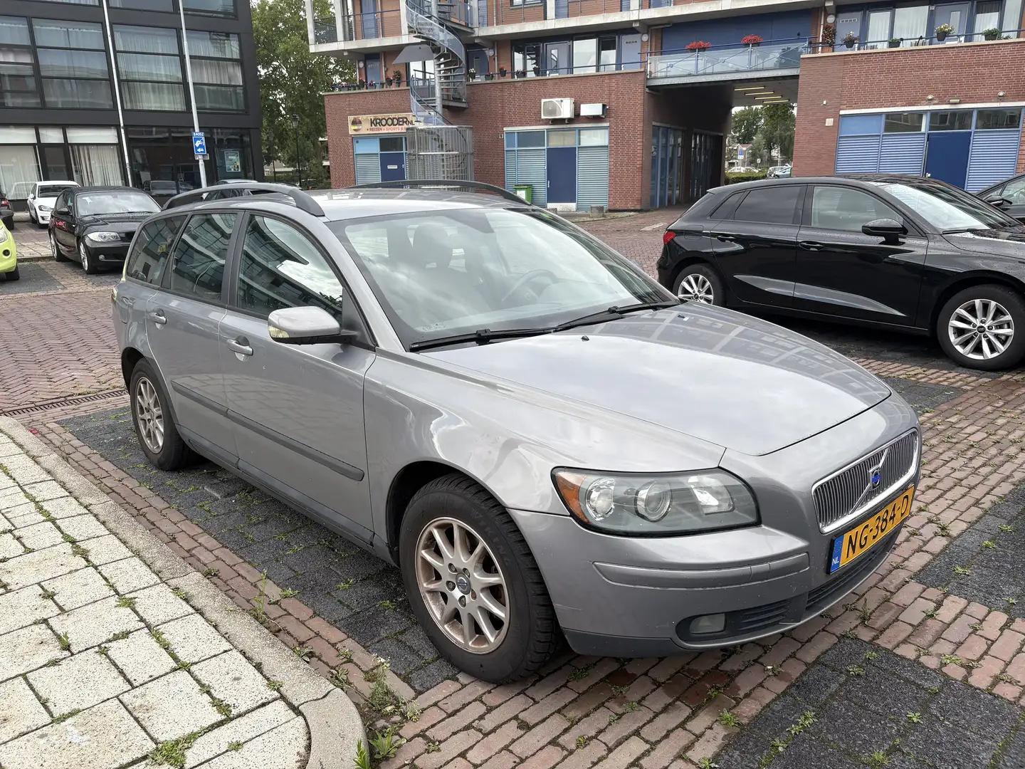 Volvo V50 1.8 Elan Grijs - 1