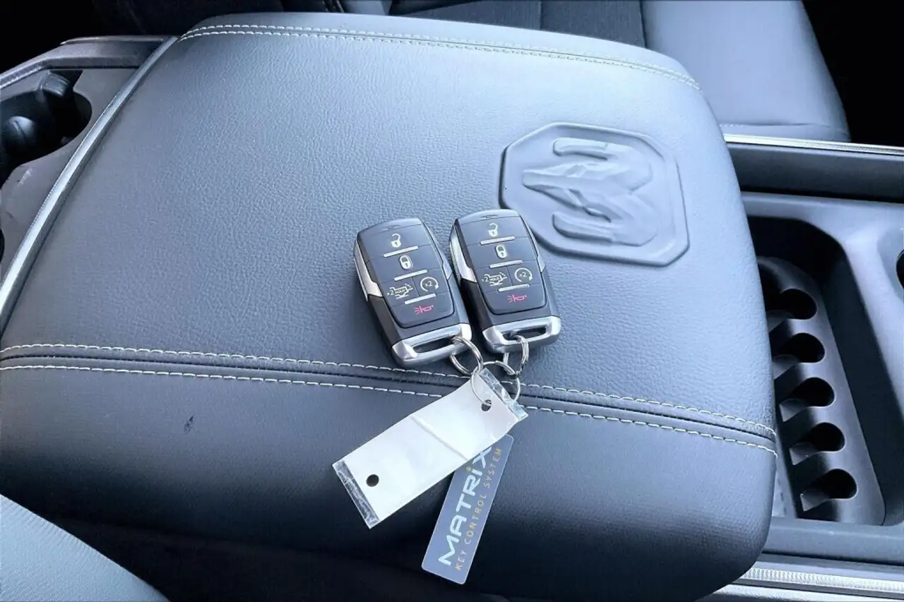 RAM 1500 снимка RAM 1500