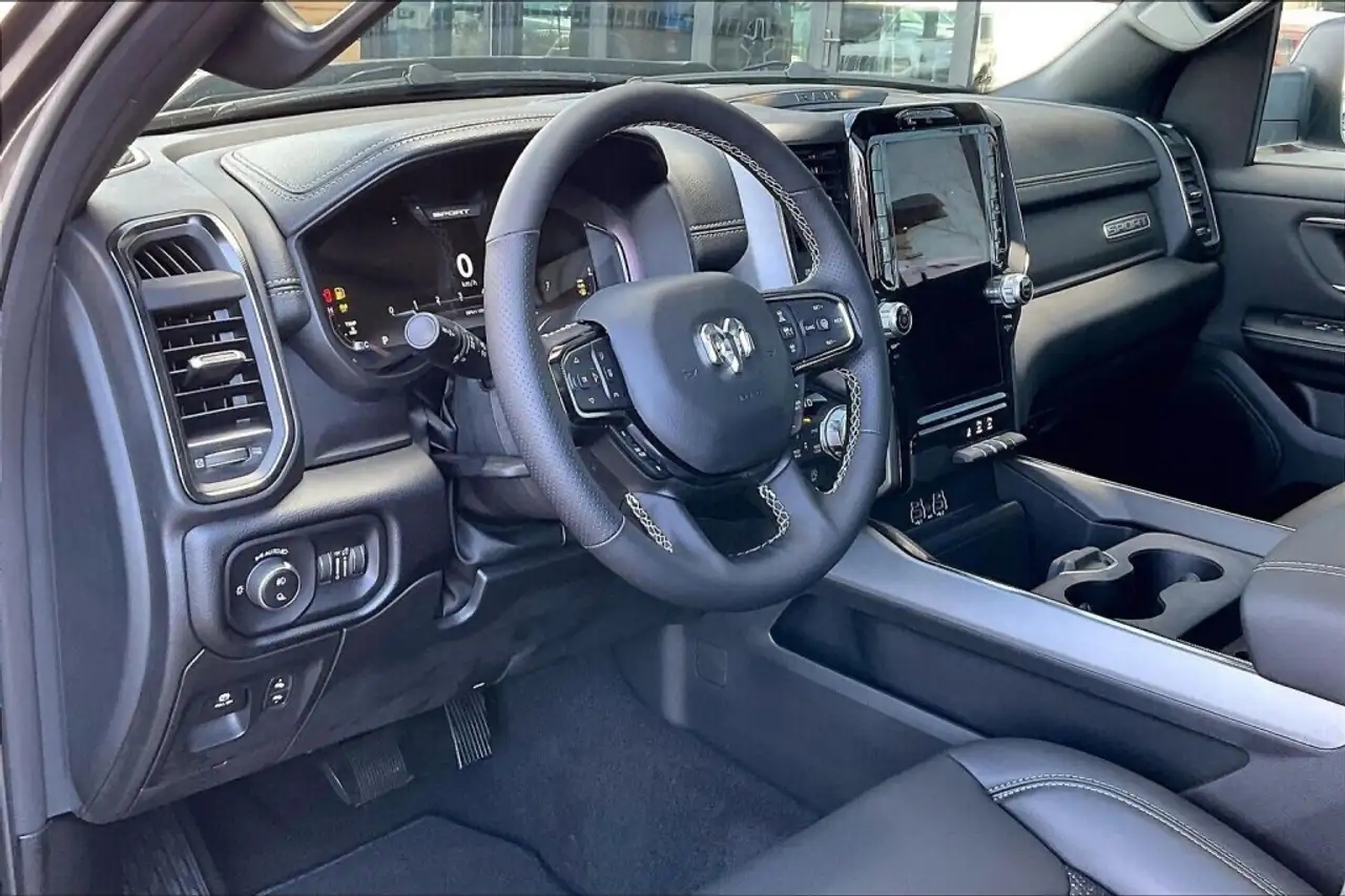 RAM 1500 снимка RAM 1500