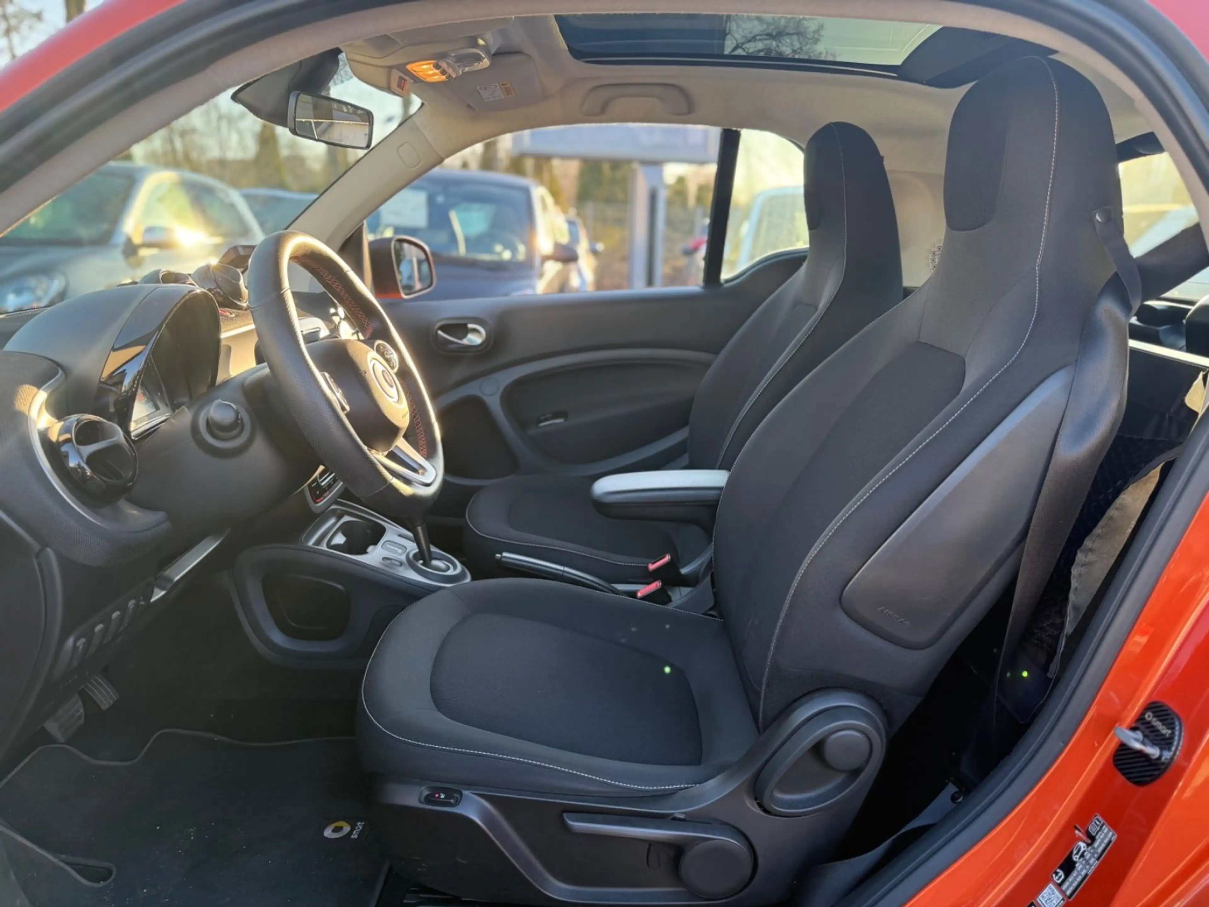 smart forTwo *PASSION*PANORAMA*SITZHEIZUNG*AUTOMATIK — photo 29