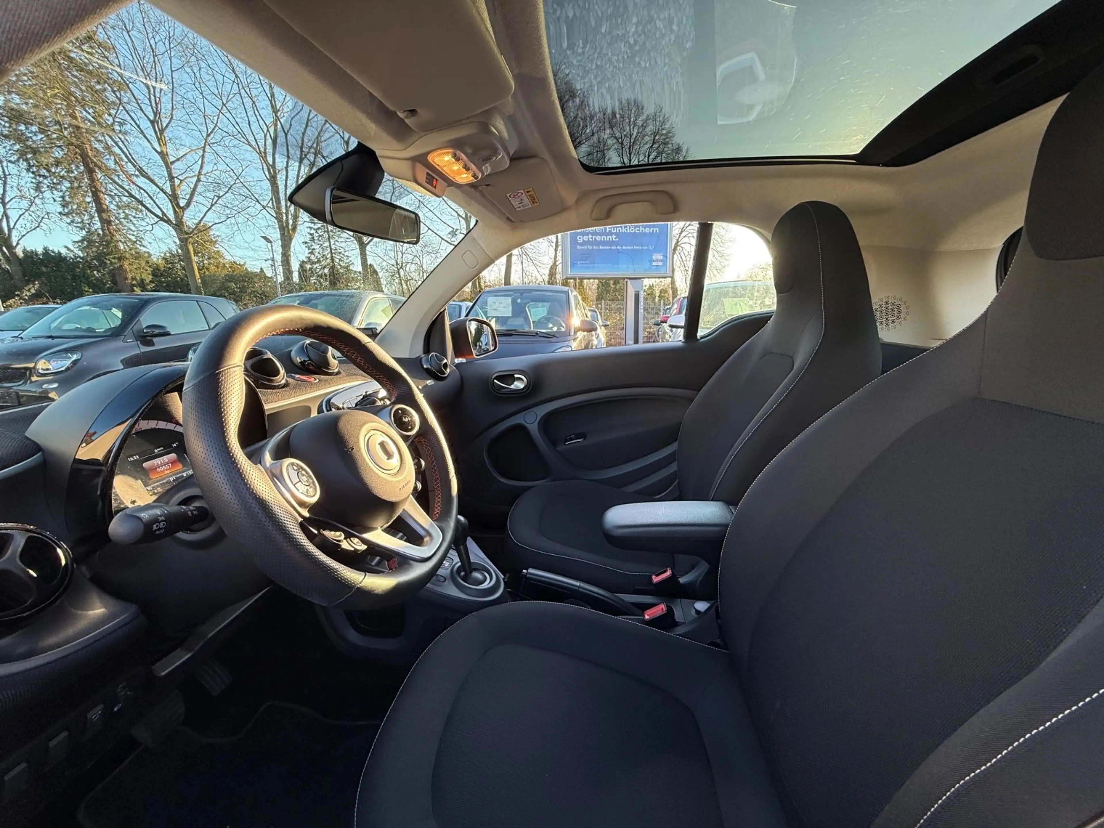 smart forTwo *PASSION*PANORAMA*SITZHEIZUNG*AUTOMATIK — photo 26