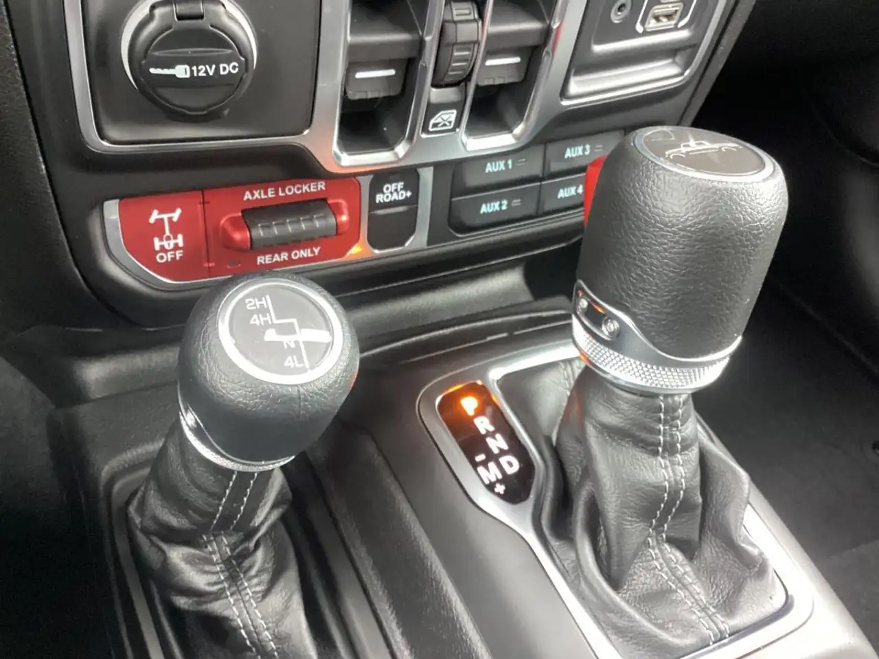Jeep Gladiator снимка Jeep Gladiator