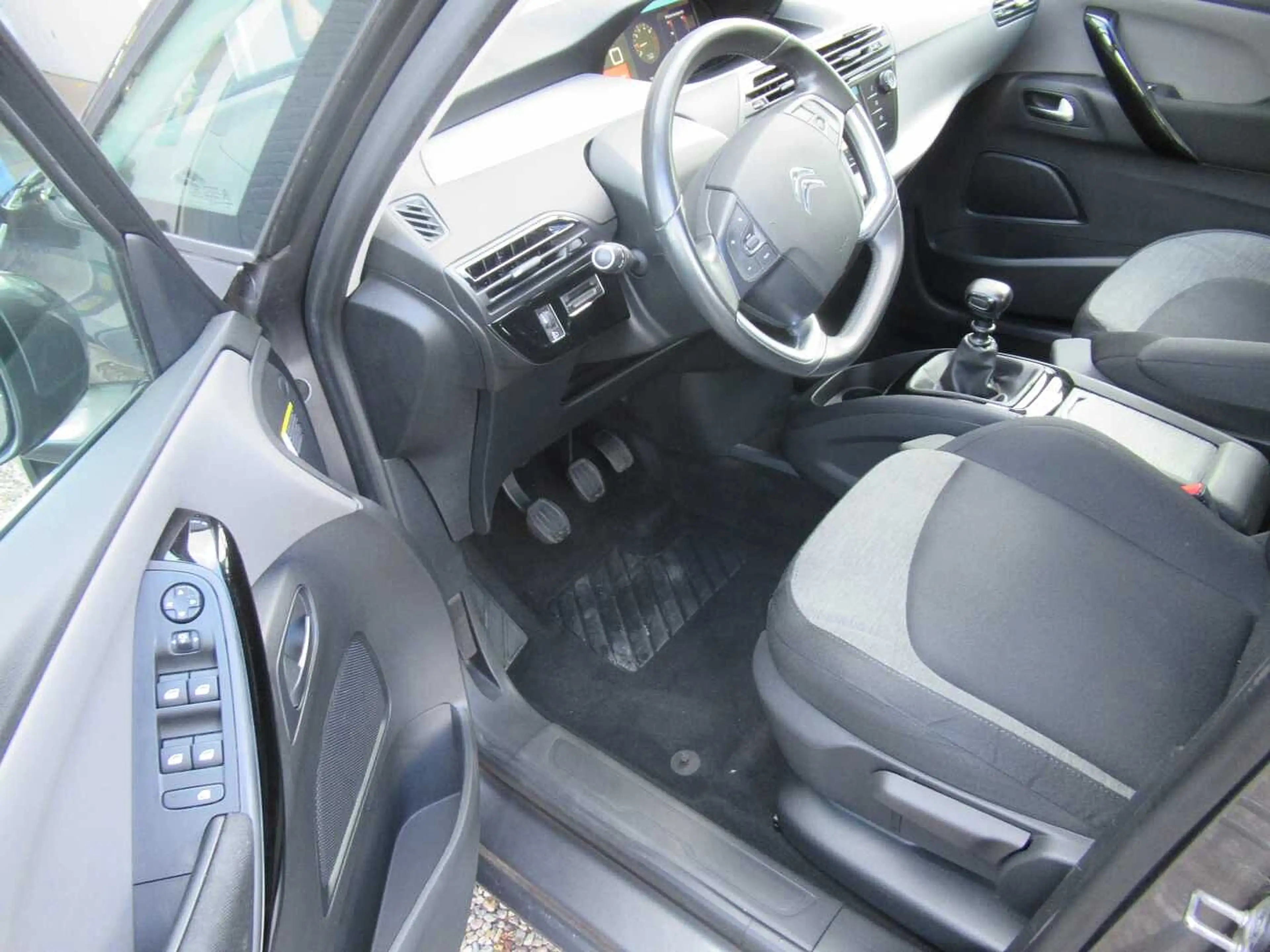 Citroen C4 SpaceTourer Grand BlueHDi 130 Stop&Start SELECTION — photo 9