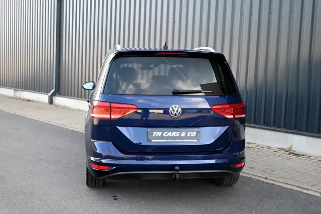 Volkswagen Touran view 8