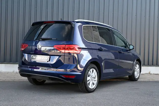 Volkswagen Touran view 4