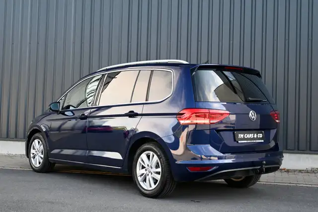 Volkswagen Touran view 3