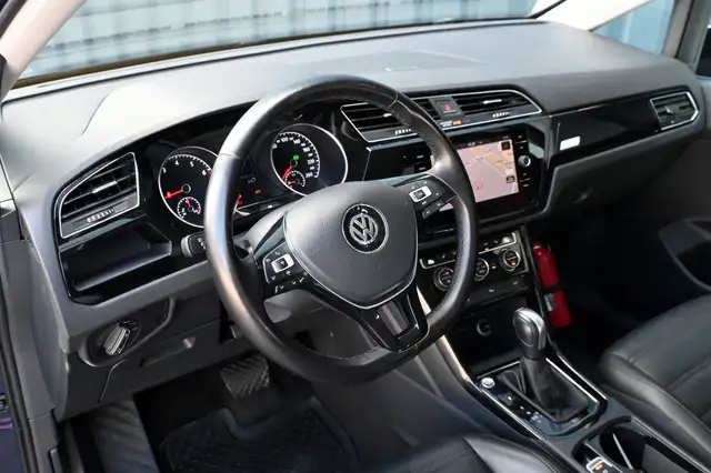 Volkswagen Touran view 9