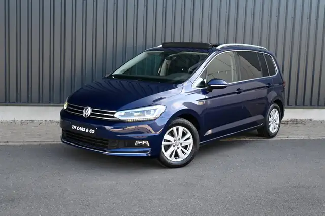 Volkswagen Touran view 2