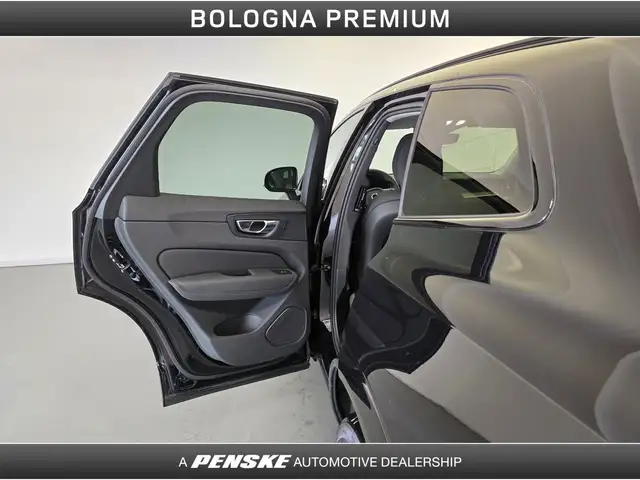 Volvo XC60 view 11