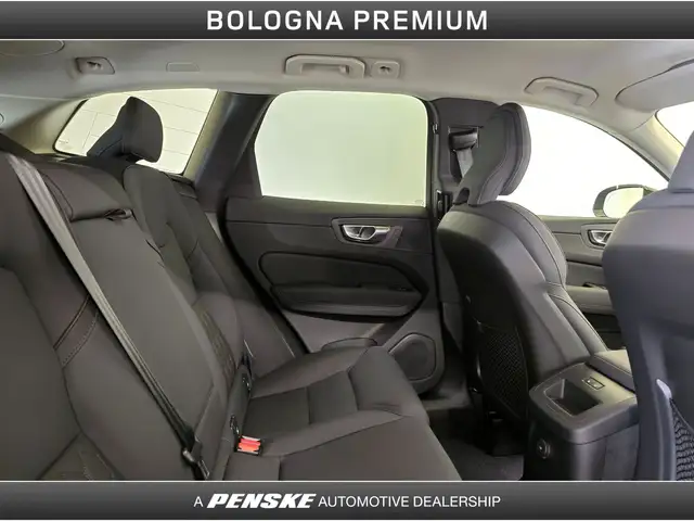 Volvo XC60 view 5