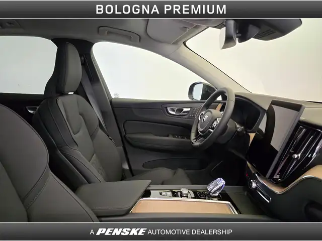 Volvo XC60 view 3