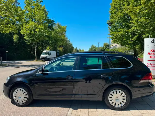 Volkswagen Golf view 2