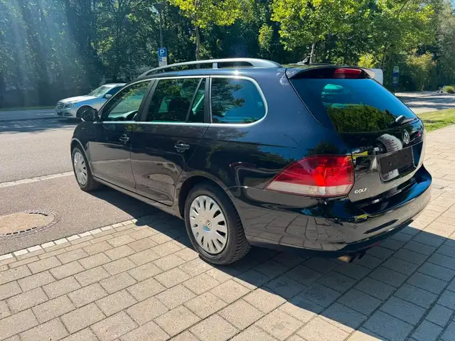 Volkswagen Golf view 3