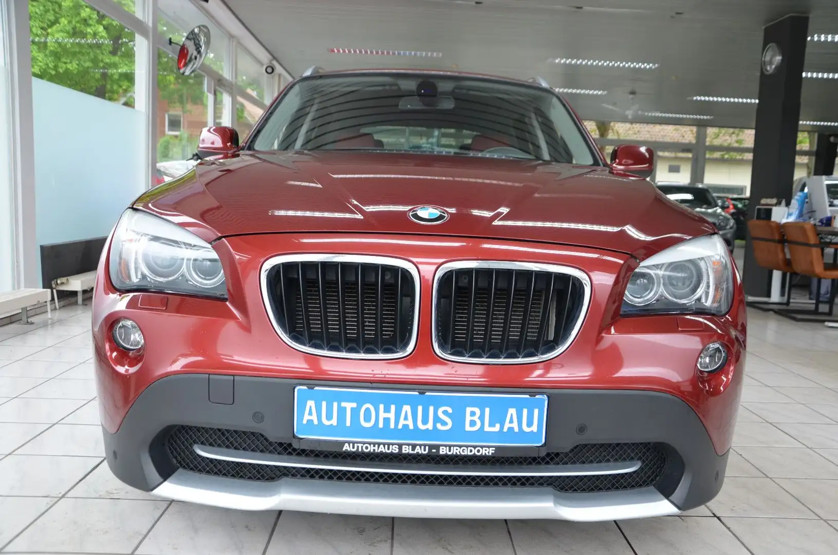 BMW X1 20 i xDrive *X-LINE*BI-XENON*PDC*SITZHZG* Red - 2