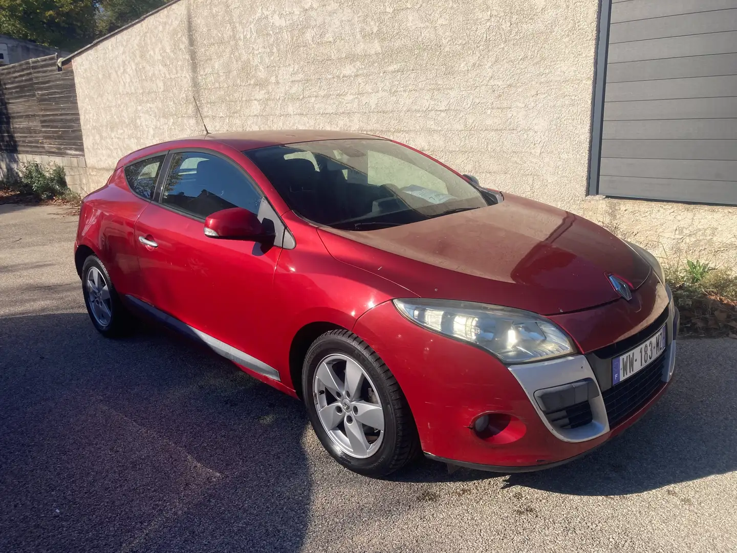 Renault Megane Mégane III Coupé dCi 110 FAP eco2 Dynamique Rouge - 2