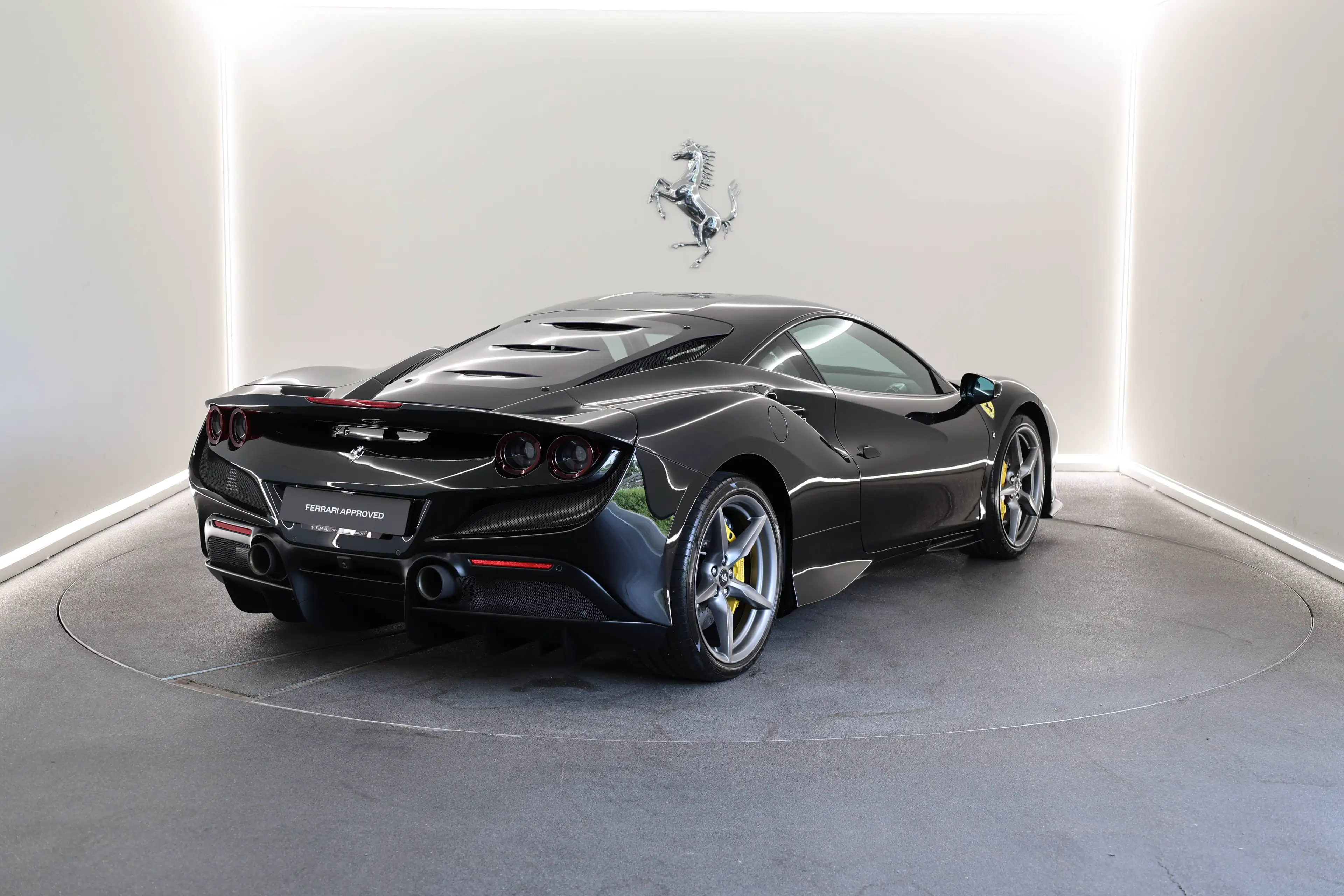 Ferrari F8 Tributo Nero Daytona / Full PPF / Ferrari Approved — photo 6