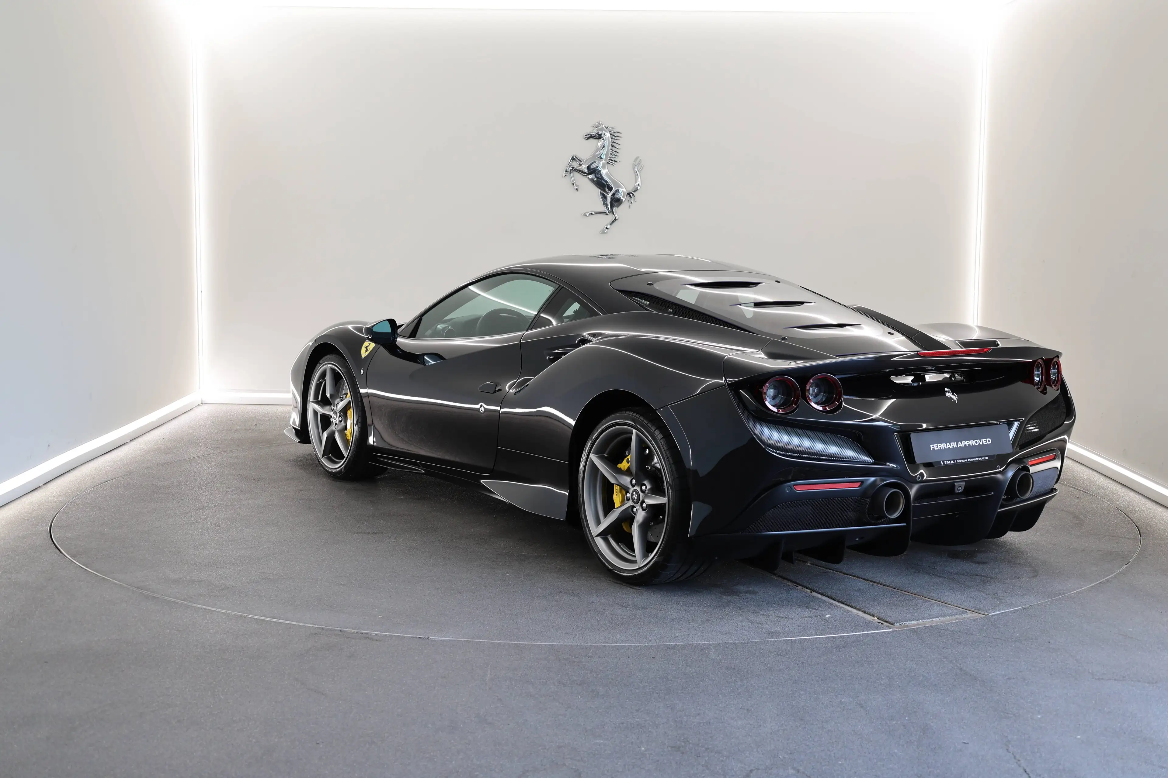 Ferrari F8 Tributo Nero Daytona / Full PPF / Ferrari Approved — photo 4