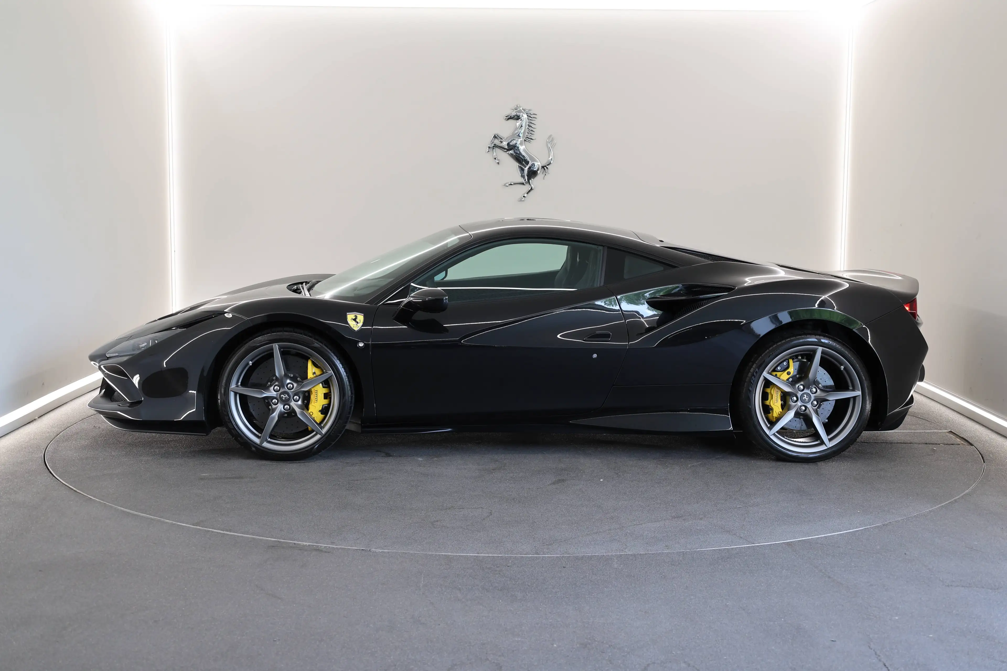 Ferrari F8 Tributo Nero Daytona / Full PPF / Ferrari Approved — photo 3