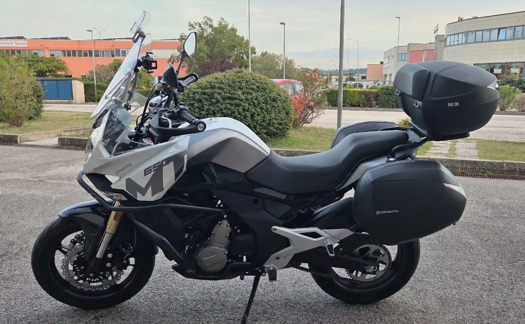 CFMOTO 650 MT PREMIUM Bianco - 2