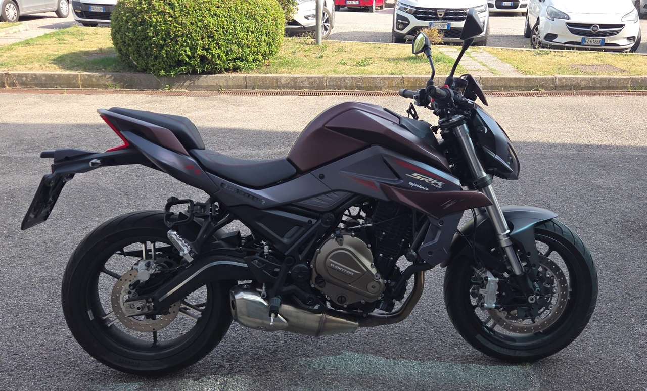QJ Motor SRK 700 NAKED