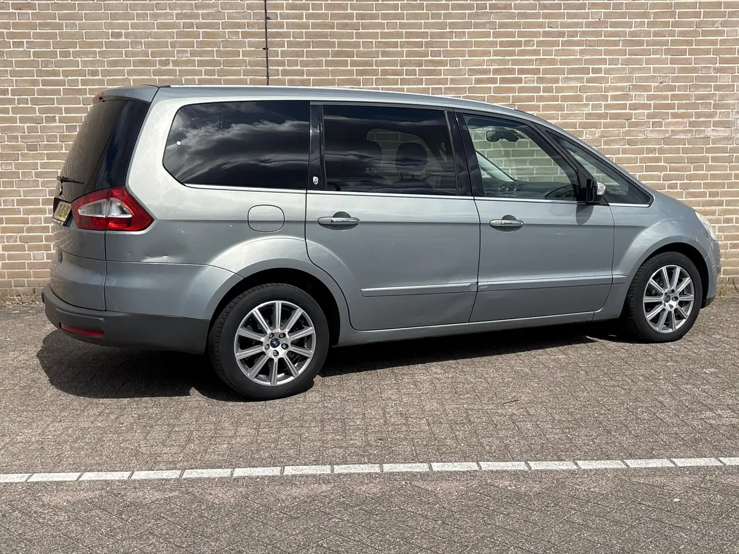 Ford Galaxy 2.0-16V Ghia 7 Persoons | Cruise | Climate | Navi Grijs - 2