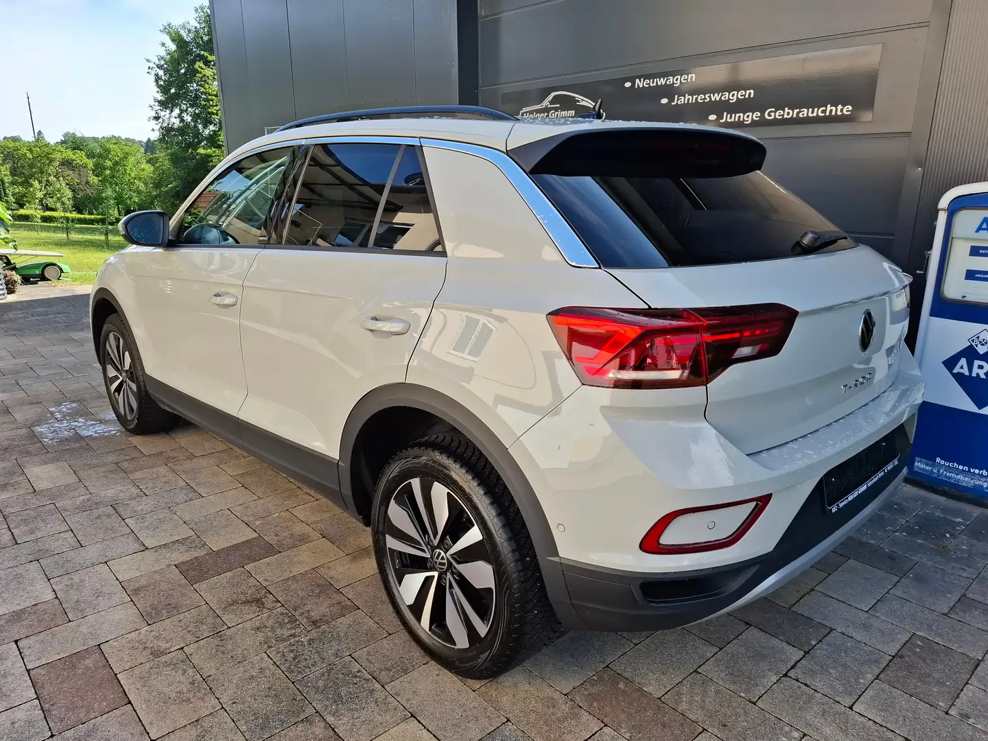 Volkswagen T-Roc 1,5 DSG Move AHK/ACC/Kamera/Navi/LED/1.Hand/Uffr Grau - 2