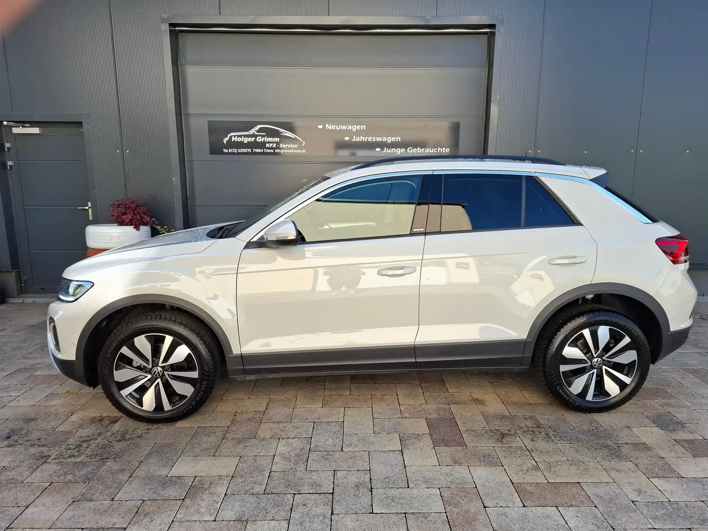 Volkswagen T-Roc 1,5 DSG Move AHK/ACC/Kamera/Navi/LED/1.Hand/Uffr Grau - 1
