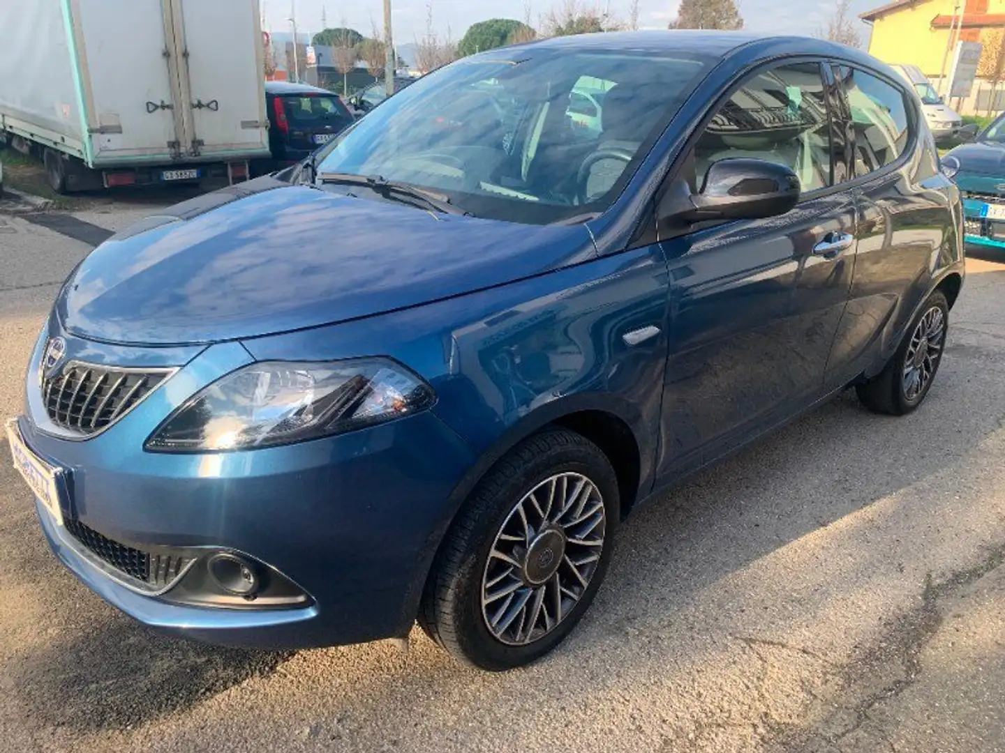 Lancia Ypsilon Ypsilon 1.0 FireFly 5 porte S&S Hybrid Gold Plus Blu/Azzurro - 2