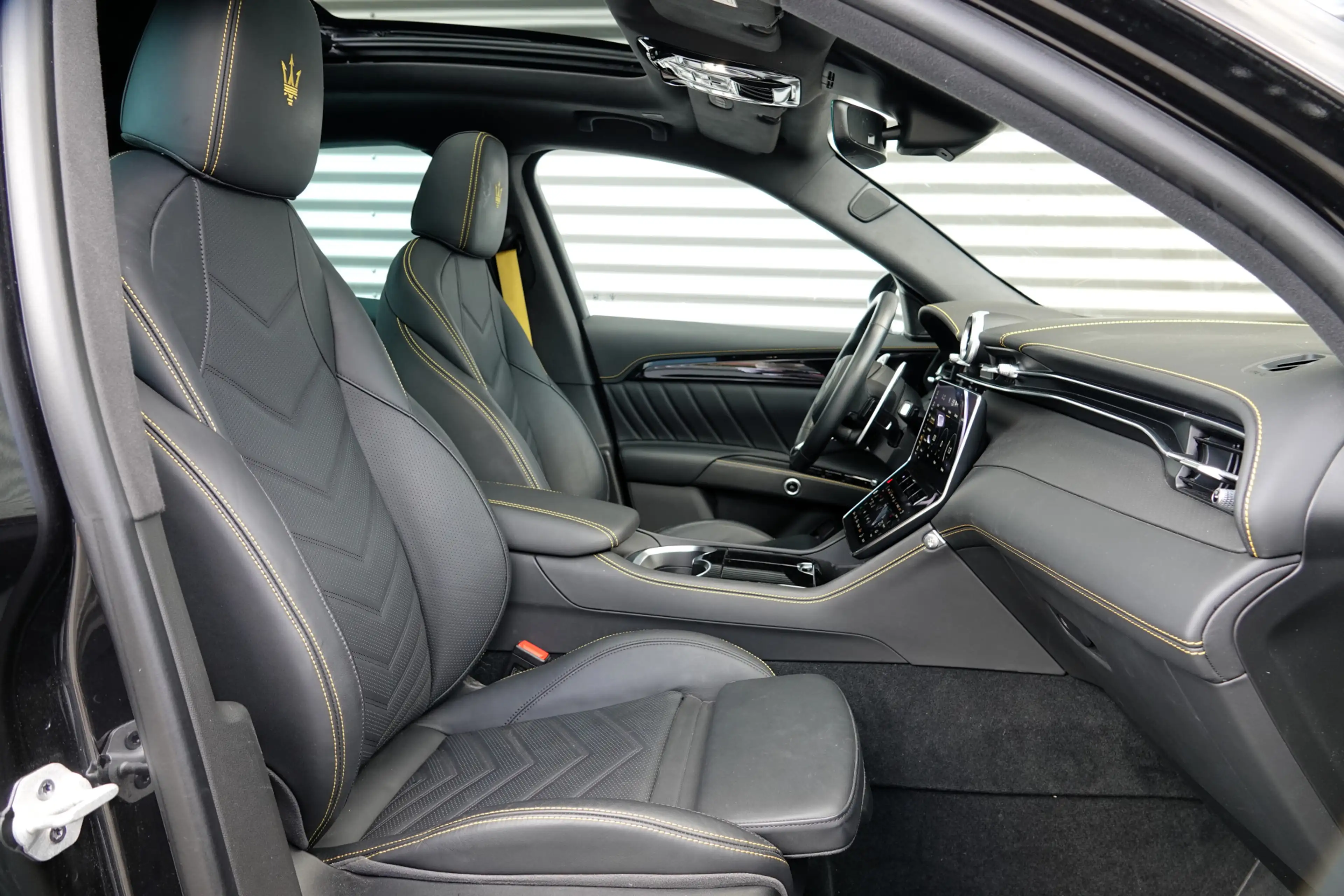 Maserati Grecale 2.0 MHEV Modena | Panodak | Alcantara | Sonus | Ve — photo 29