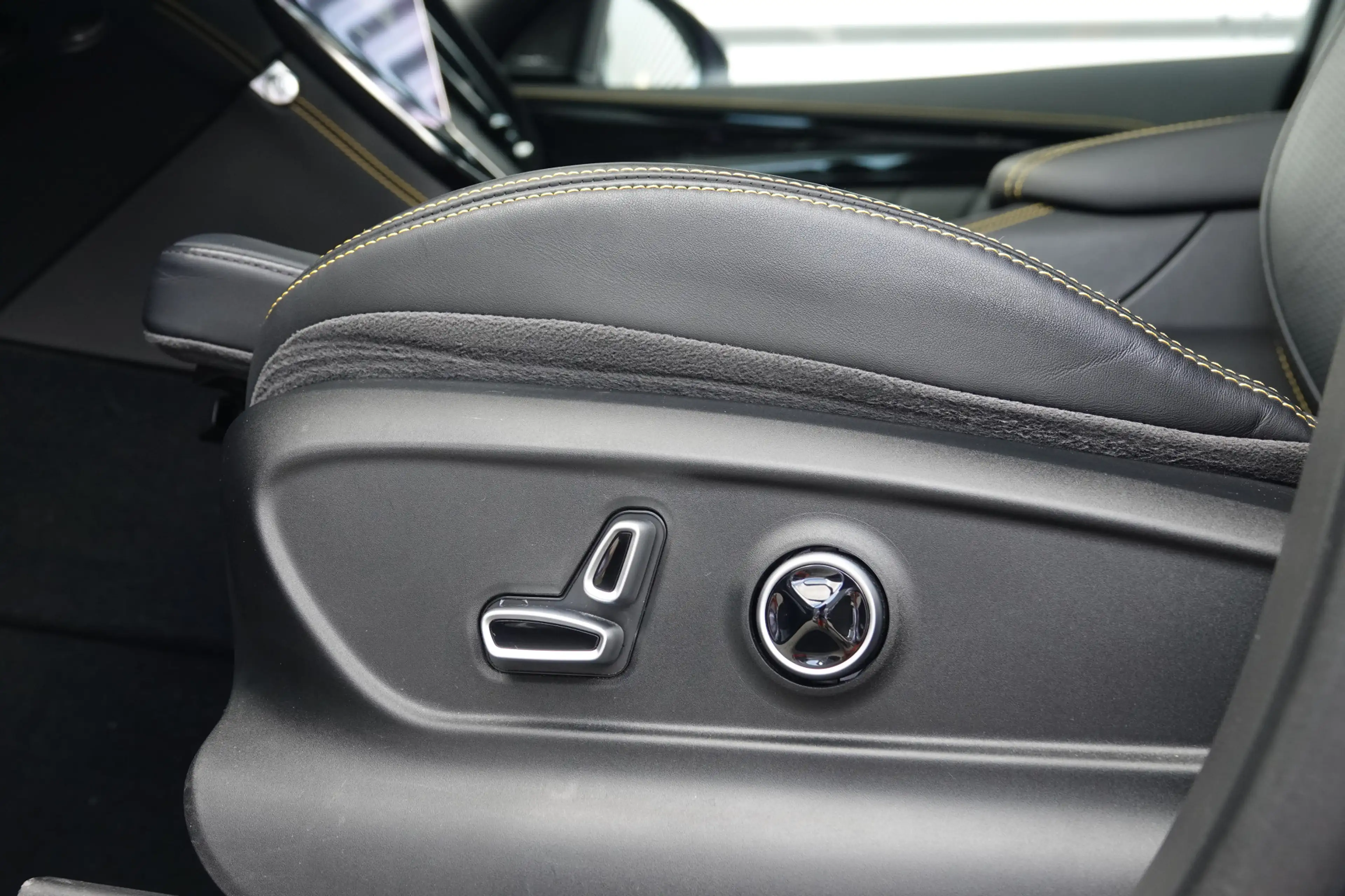 Maserati Grecale 2.0 MHEV Modena | Panodak | Alcantara | Sonus | Ve — photo 17