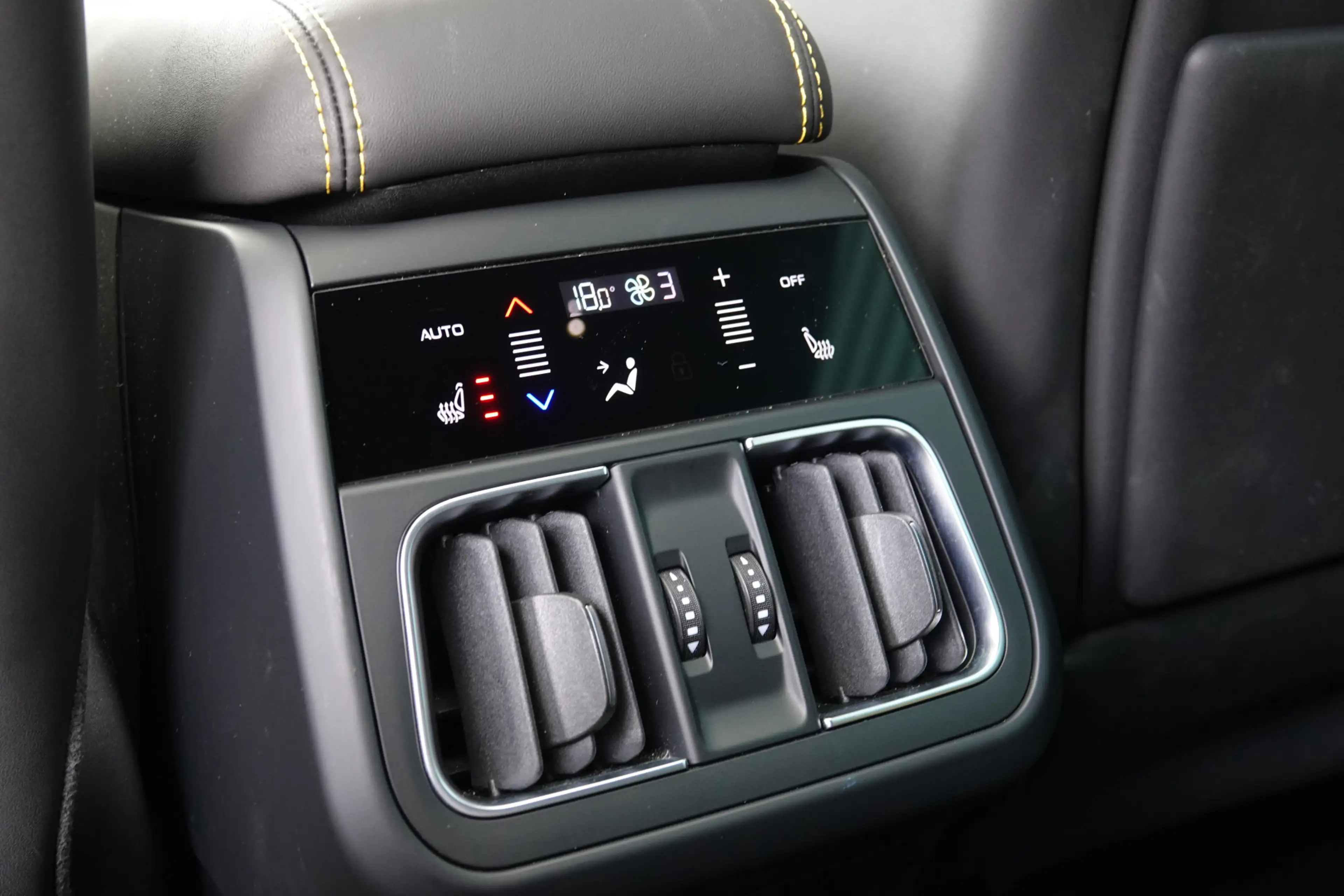 Maserati Grecale 2.0 MHEV Modena | Panodak | Alcantara | Sonus | Ve — photo 14