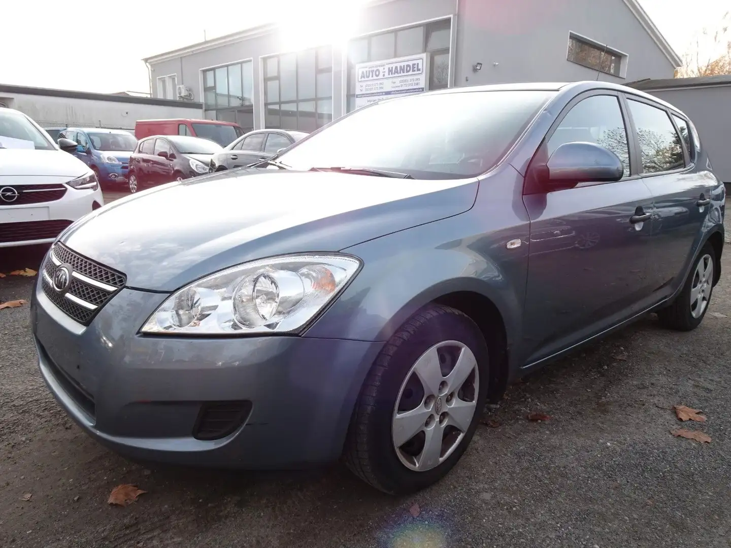 Kia Ceed / cee'd 1.4, 80kW, KLIMA-ZV-USB Gris - 1