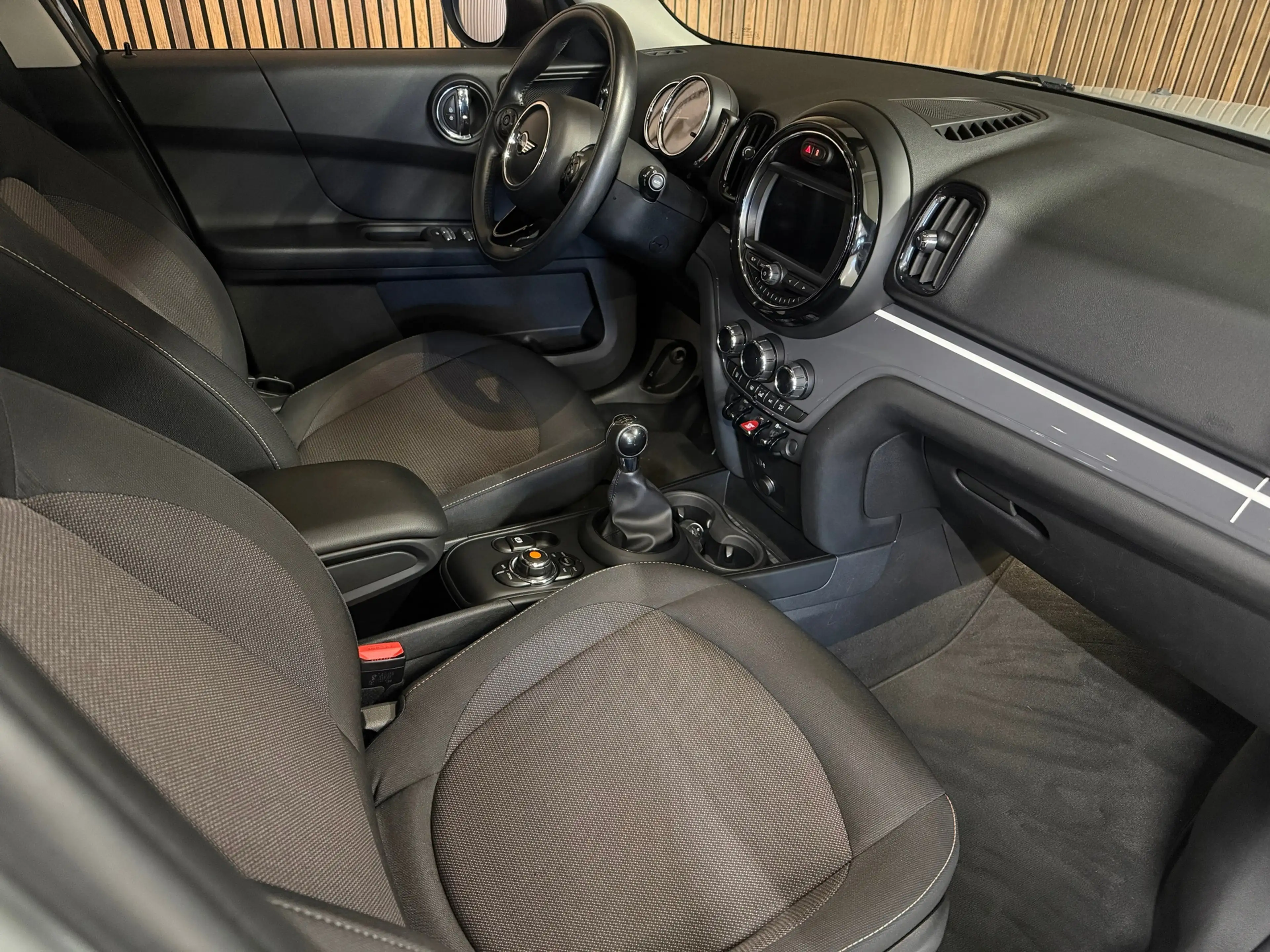 MINI One Countryman 1.5 Dutch Made Edition — photo 10