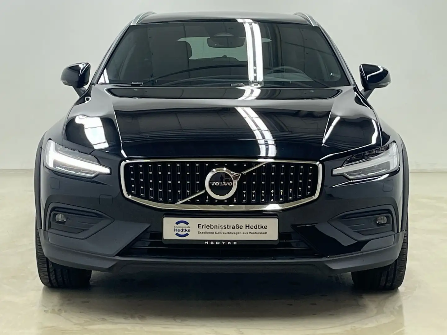 Volvo V60 CC B4 Diesel AWD Plus 19"+H&K+VOLL-LED+WINTE Schwarz - 2