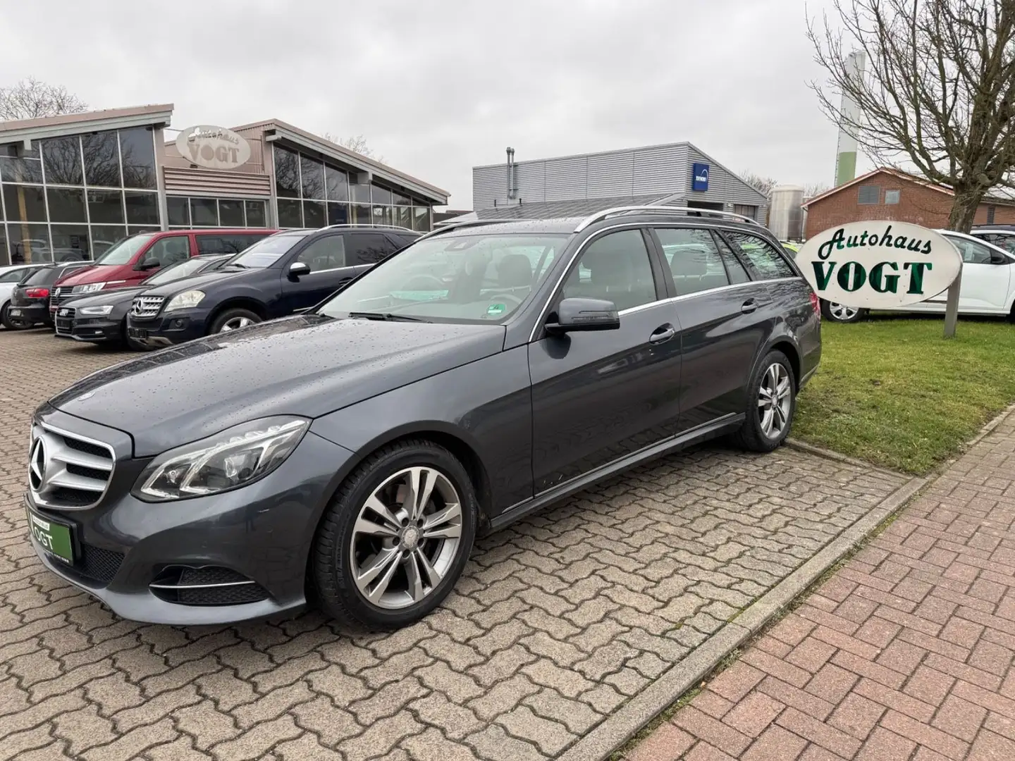 Mercedes-Benz E 350 E T-Modell E 350 BlueTec 4Matic Grau - 1