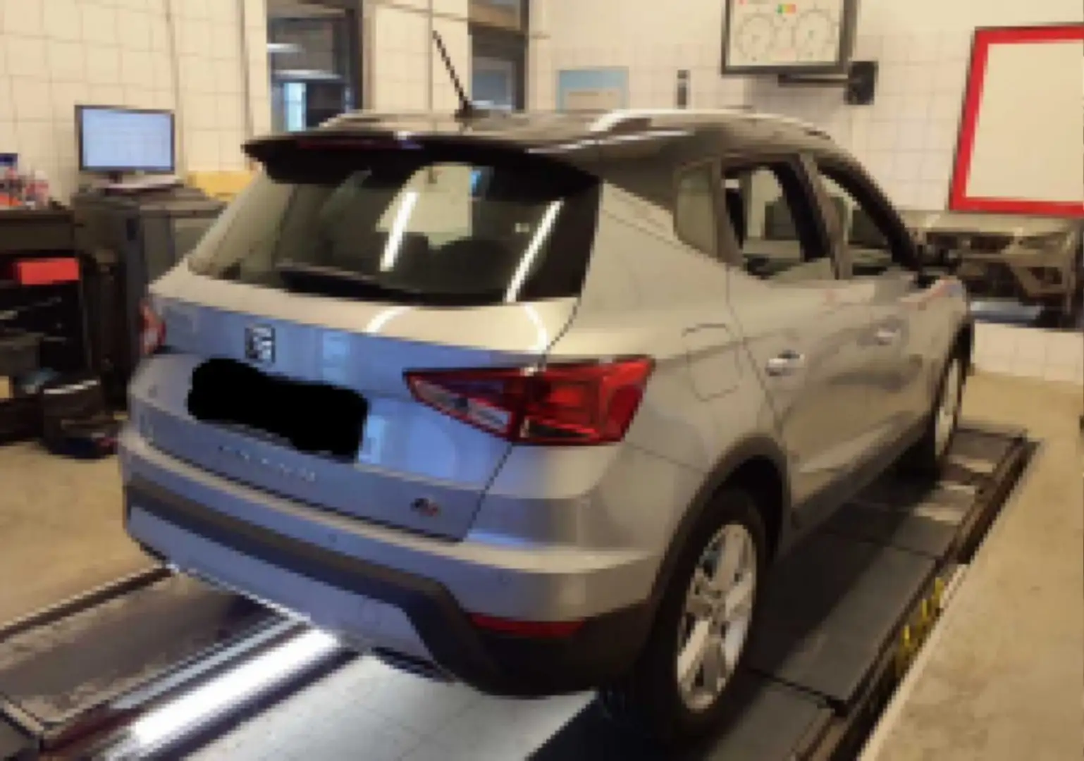 SEAT Arona FR 1.0TSI *PDC*KAM*LED*KLIMA*NAV*SHZ* Silber - 2